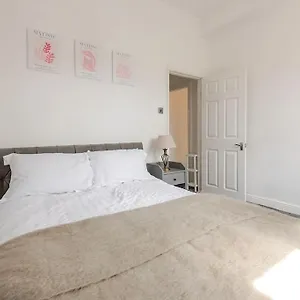  Holiday home 5min To Royal Infirmary Hospital